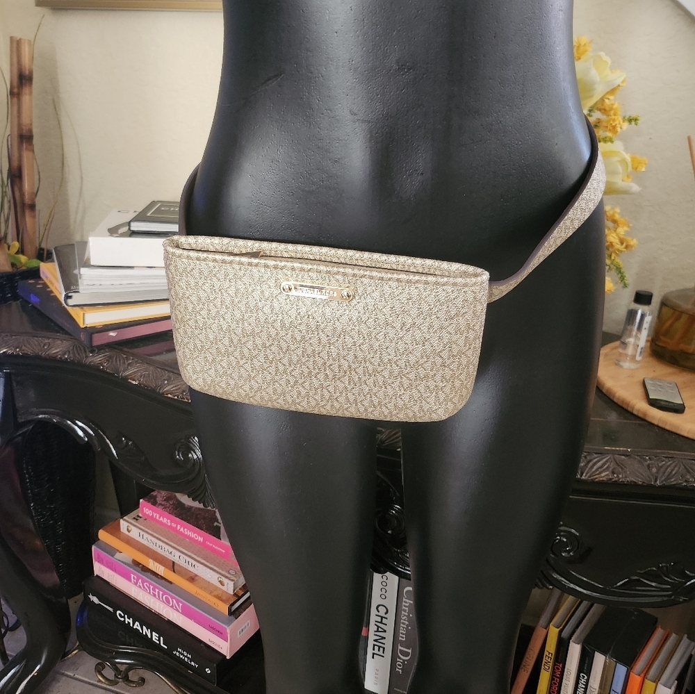 Michael Kors belt bag NEW & box
